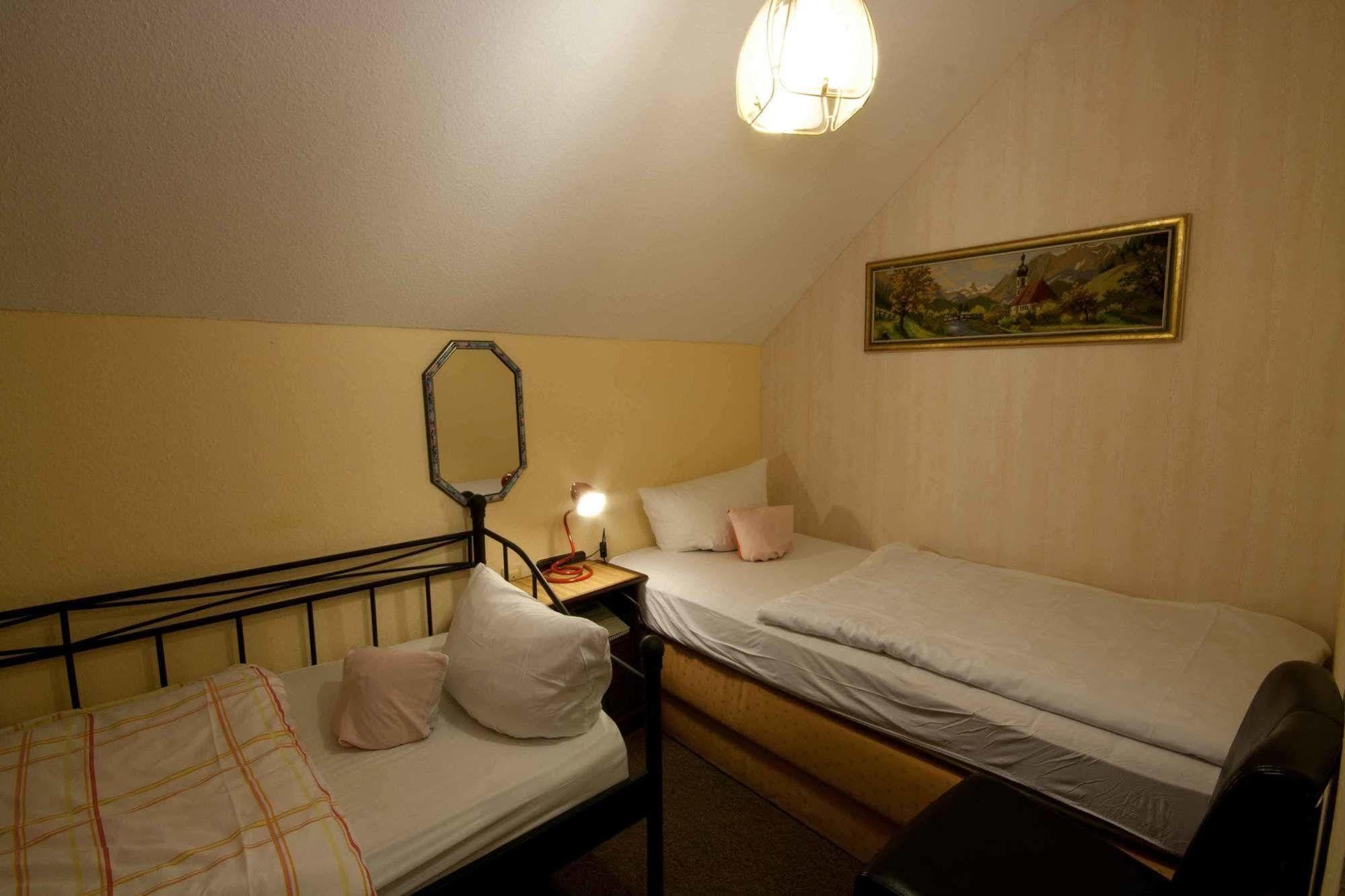 Hotel Attaché Raunheim Exterior foto