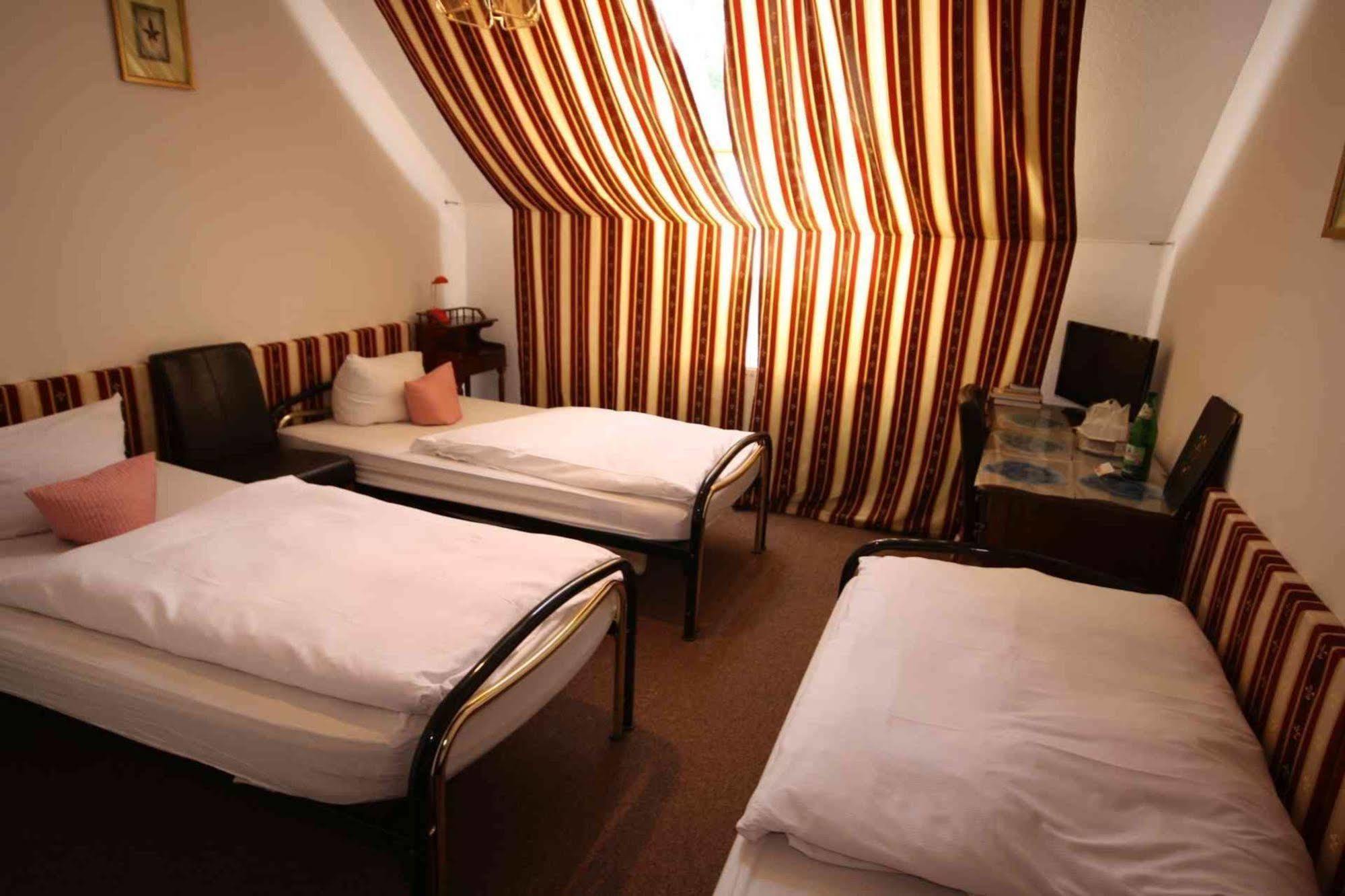 Hotel Attaché Raunheim Exterior foto