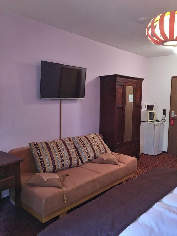 Hotel Attaché Raunheim Exterior foto